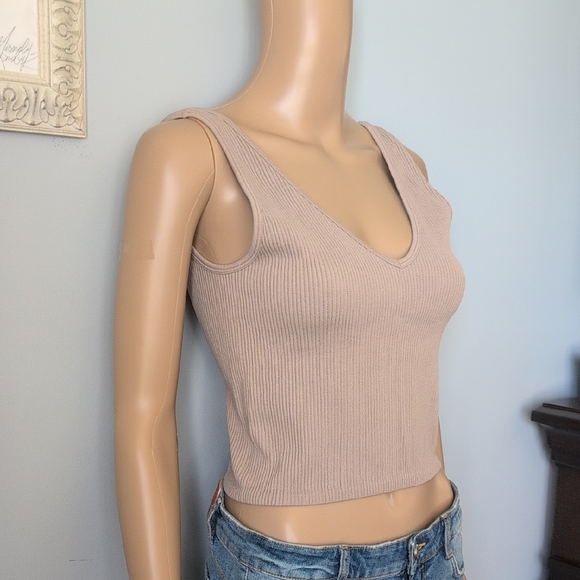 Tan Ribbed V-Neck Stretchy Crop Top SZ XS/S - Picture 4 of 10